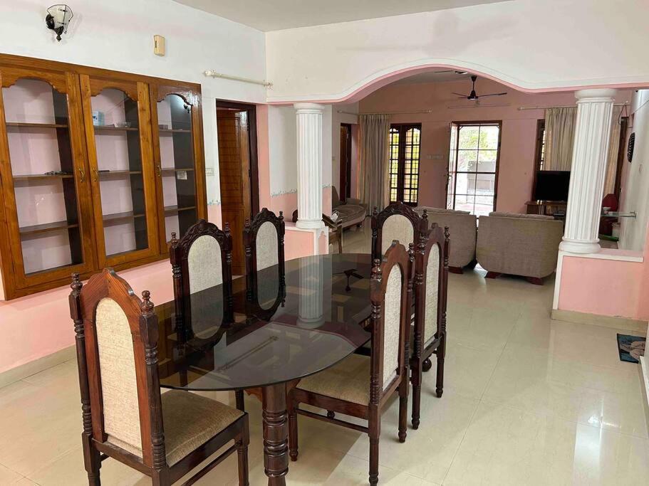 טריואנדרום La Casa Trivandrum 4 Bhk Ac Luxury Villa At City Centre, Just 6 Kms To Airport מראה חיצוני תמונה