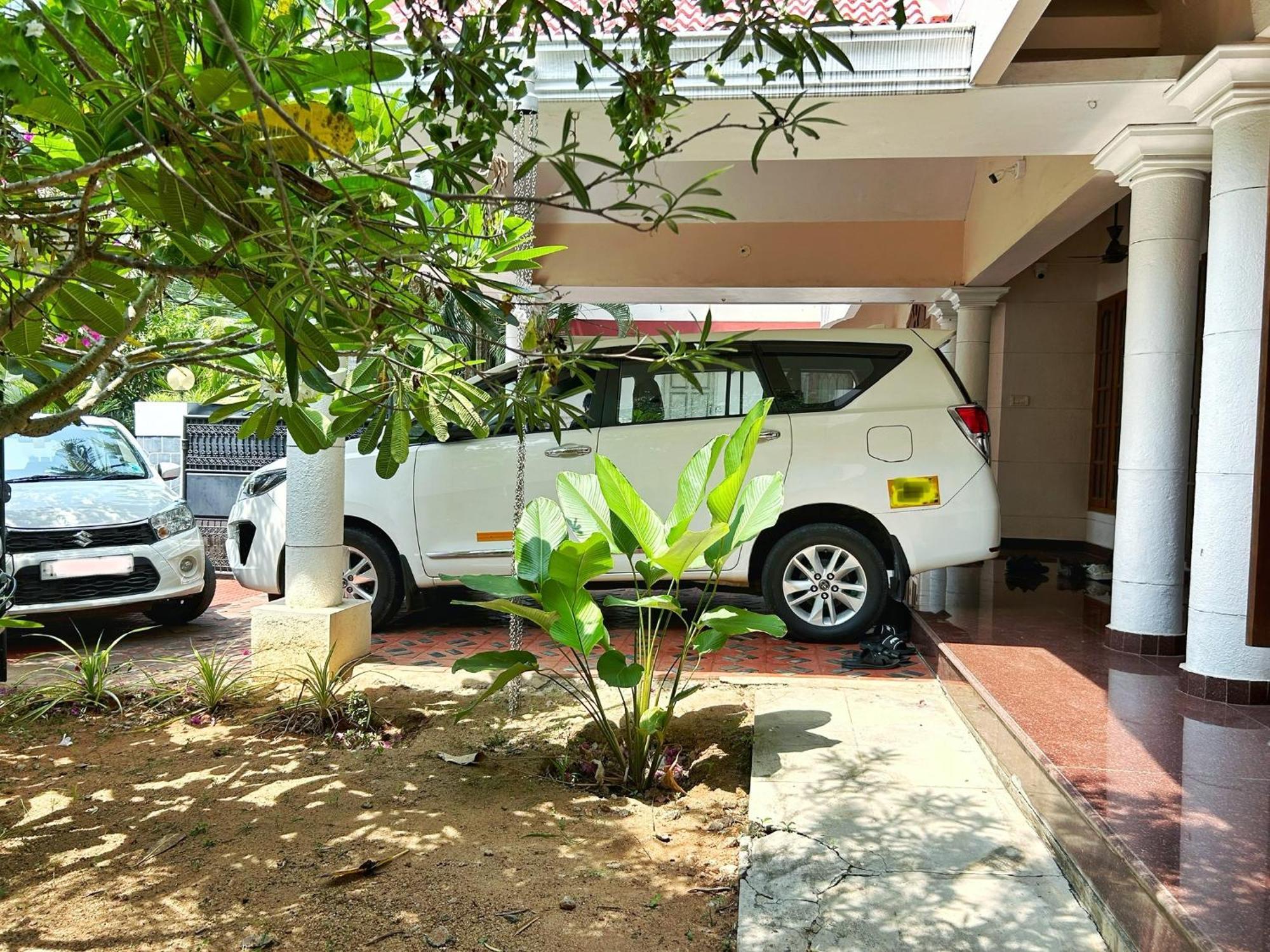 טריואנדרום La Casa Trivandrum 4 Bhk Ac Luxury Villa At City Centre, Just 6 Kms To Airport מראה חיצוני תמונה